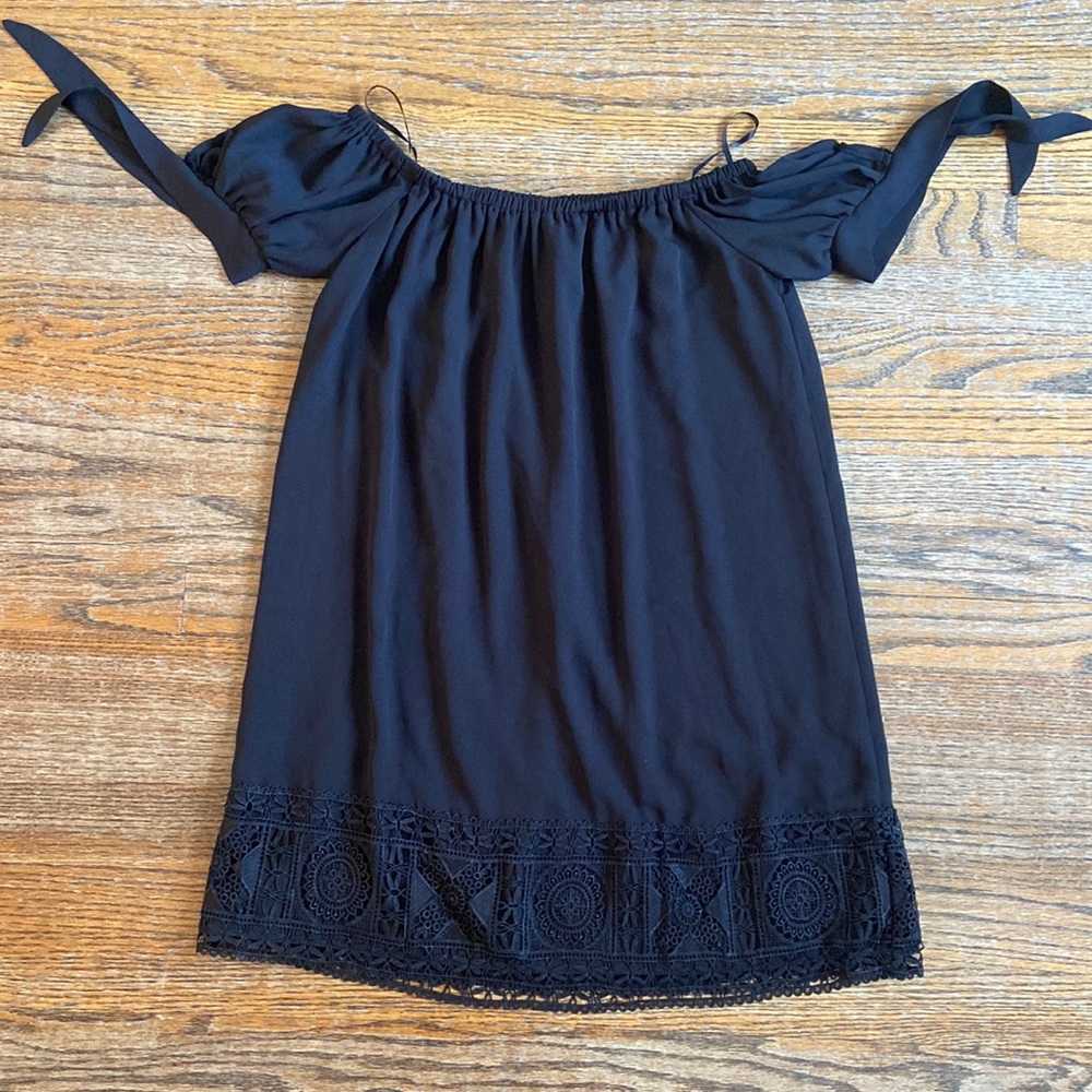 🤩Clearance 📣 black off the shoulder LuLu's dress